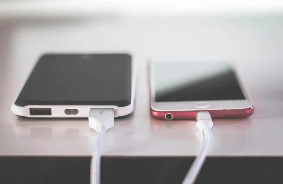 Därför tappar mobilen batteri på natten – och hur du kan förhindra det