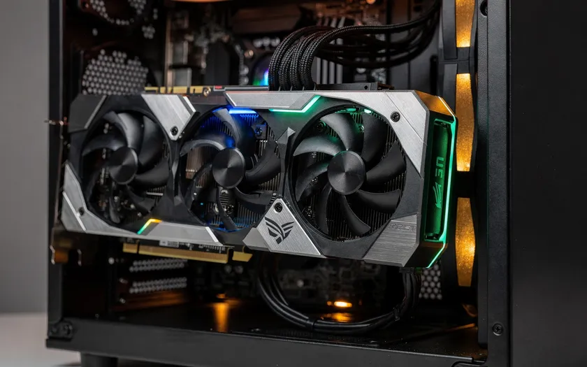 Nvidia RTX 50-serien grafikkort med RGB-belysning i gamingdator